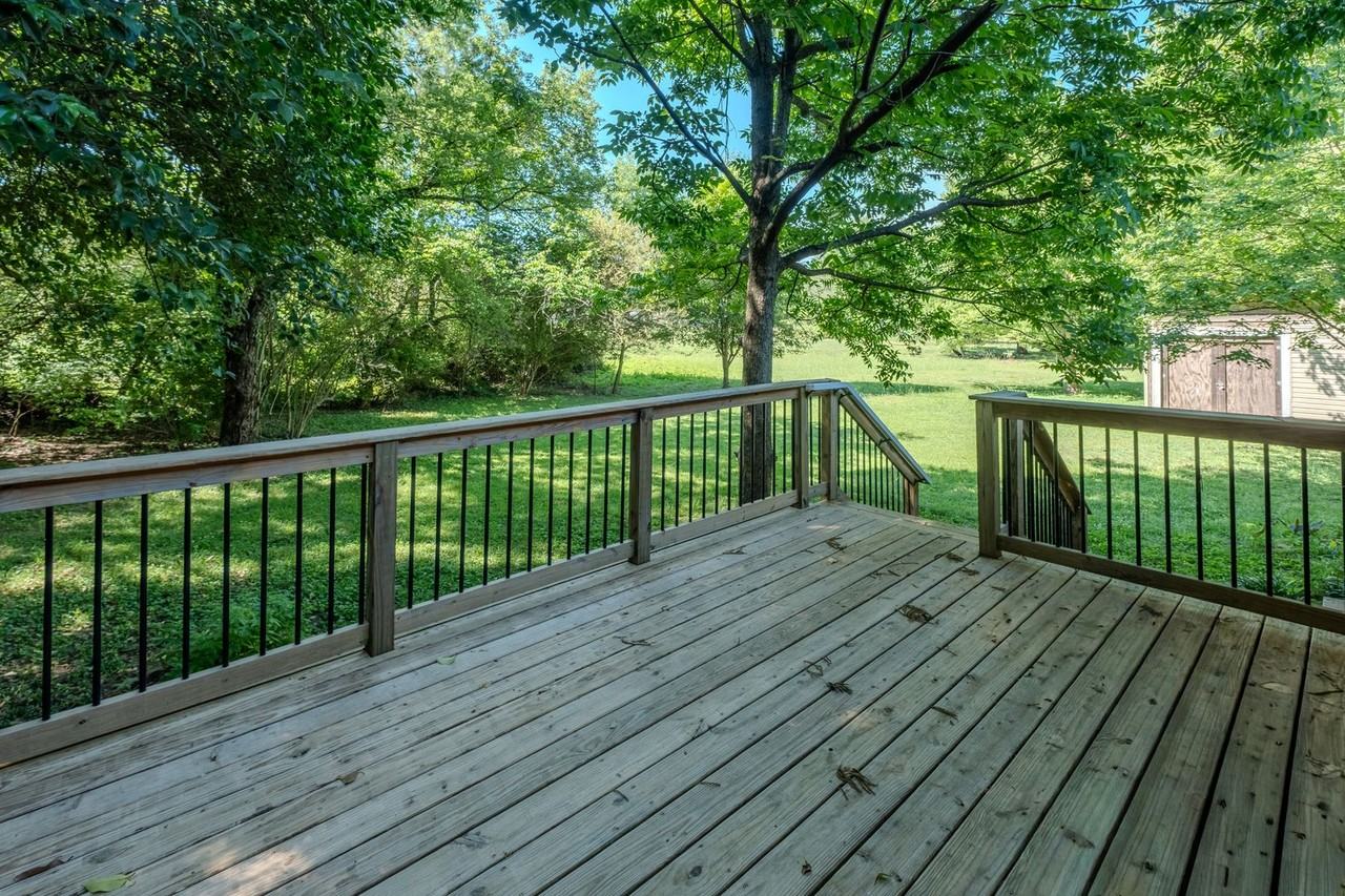 329 Gordon Cir - Photo 4 of 21