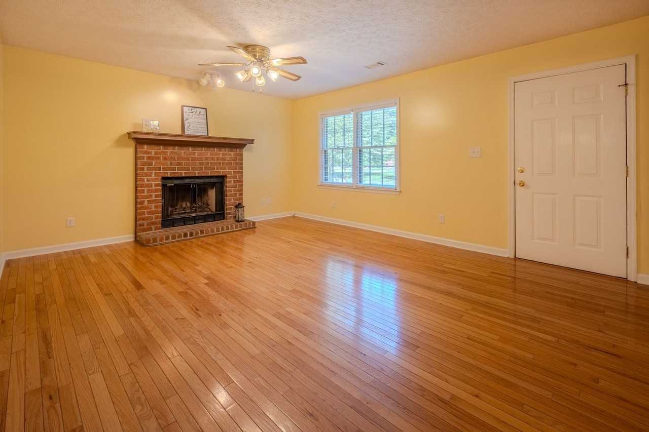 329 Gordon Cir - Photo 6 of 21