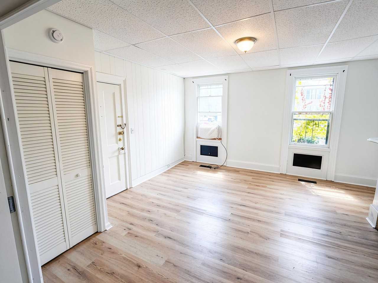 220 Wall St - Photo 2 of 7