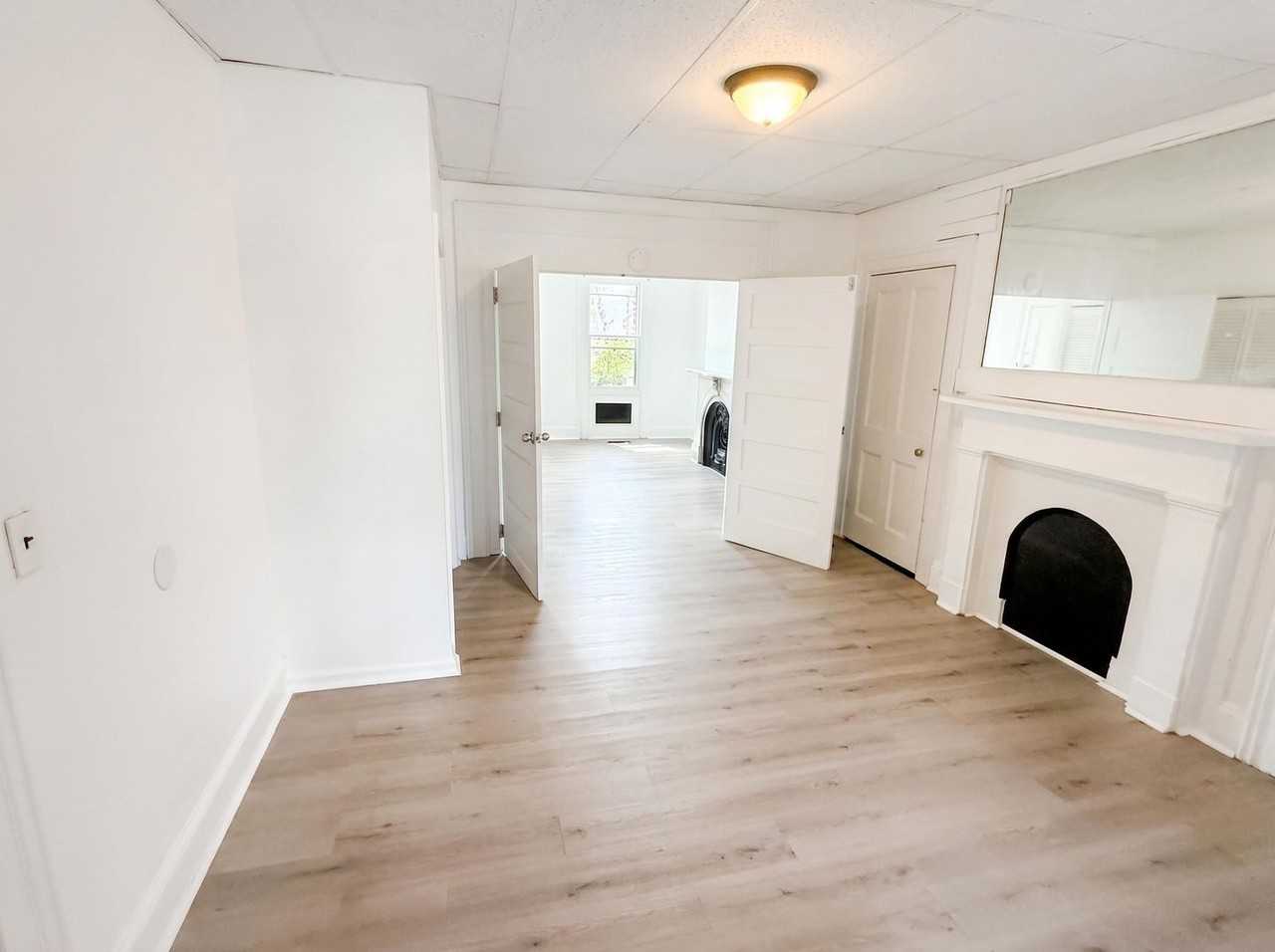 220 Wall St - Photo 3 of 7