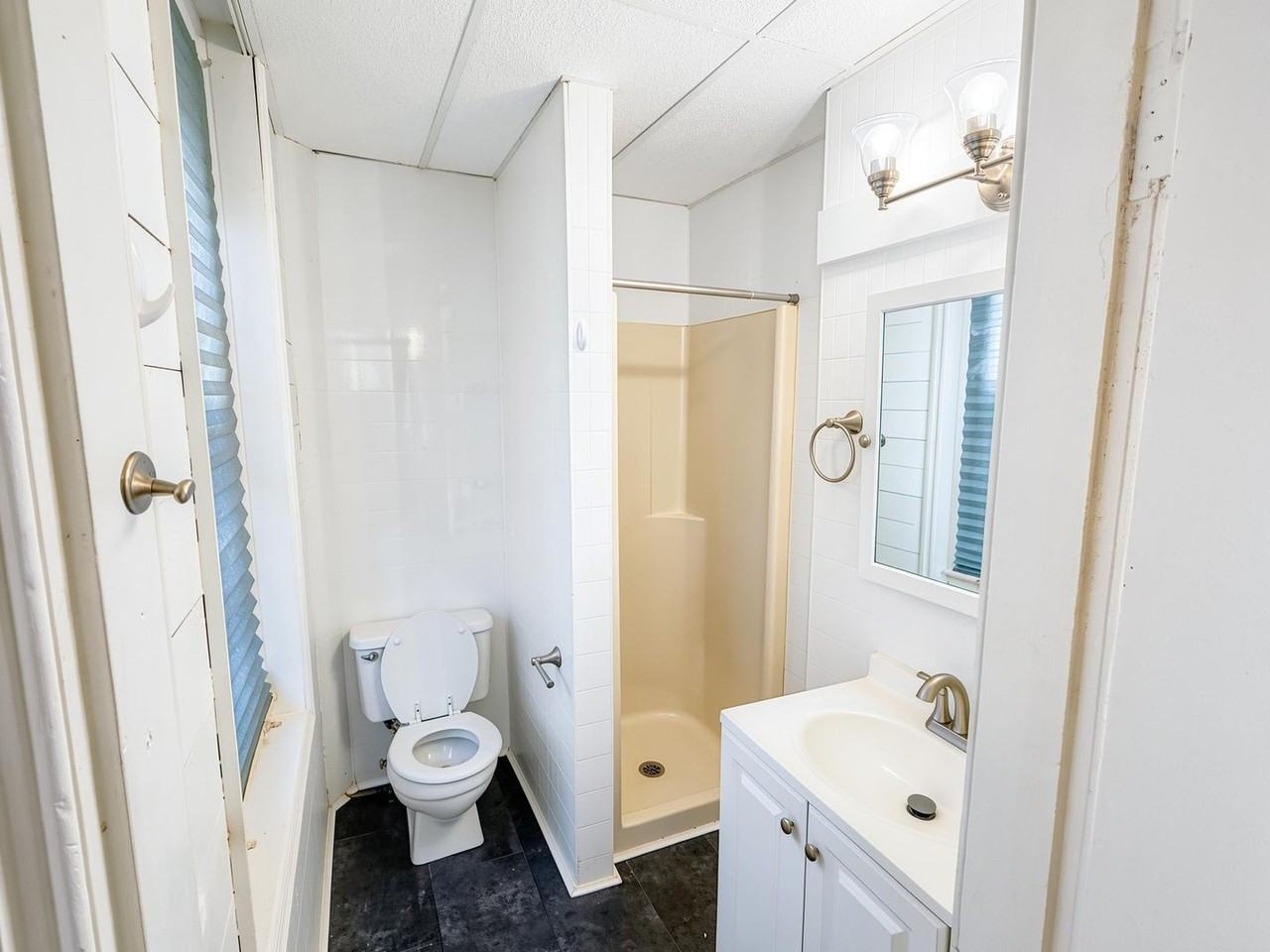 220 Wall St - Photo 6 of 7