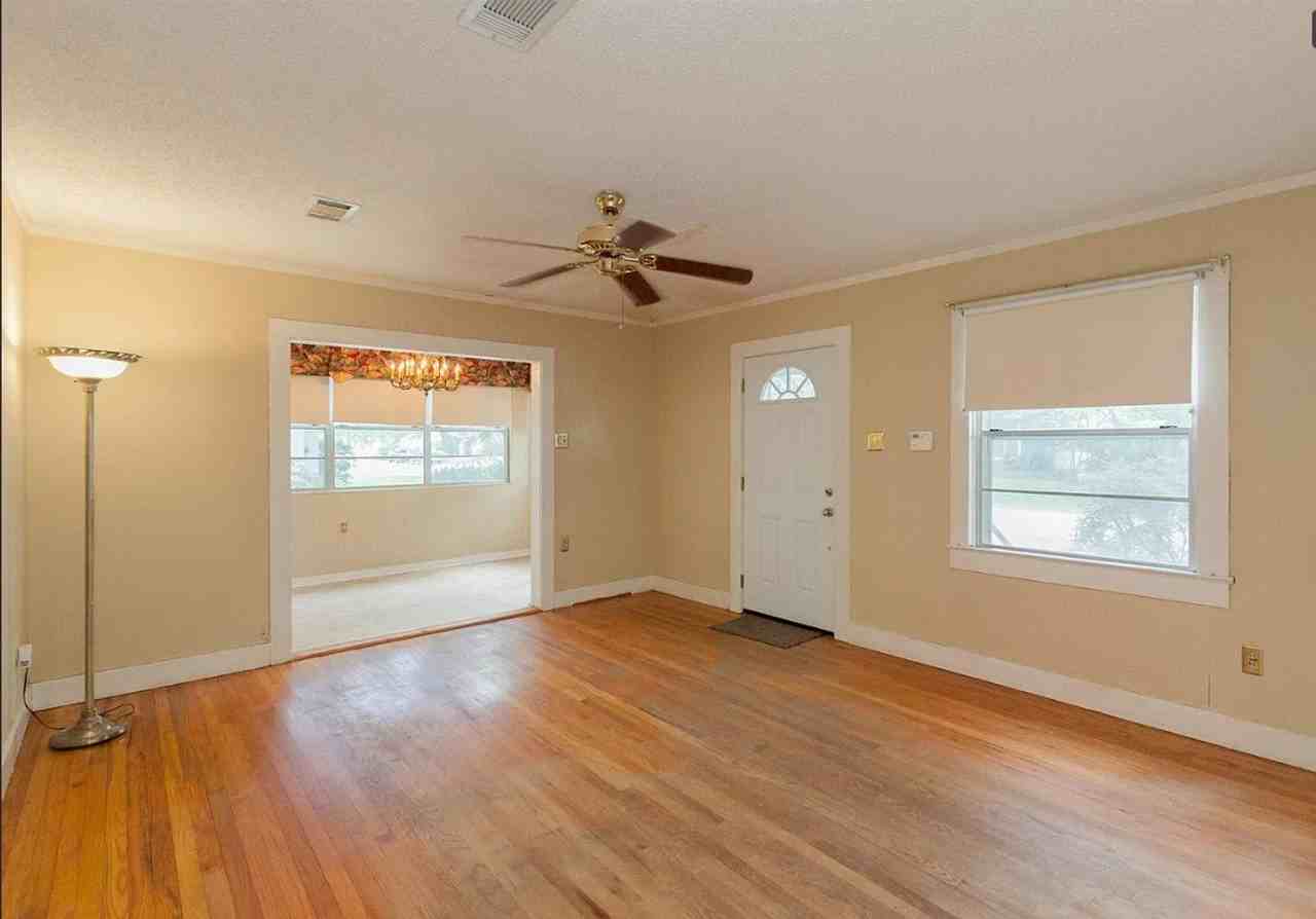 422 Glenmore Ave - Photo 6 of 12