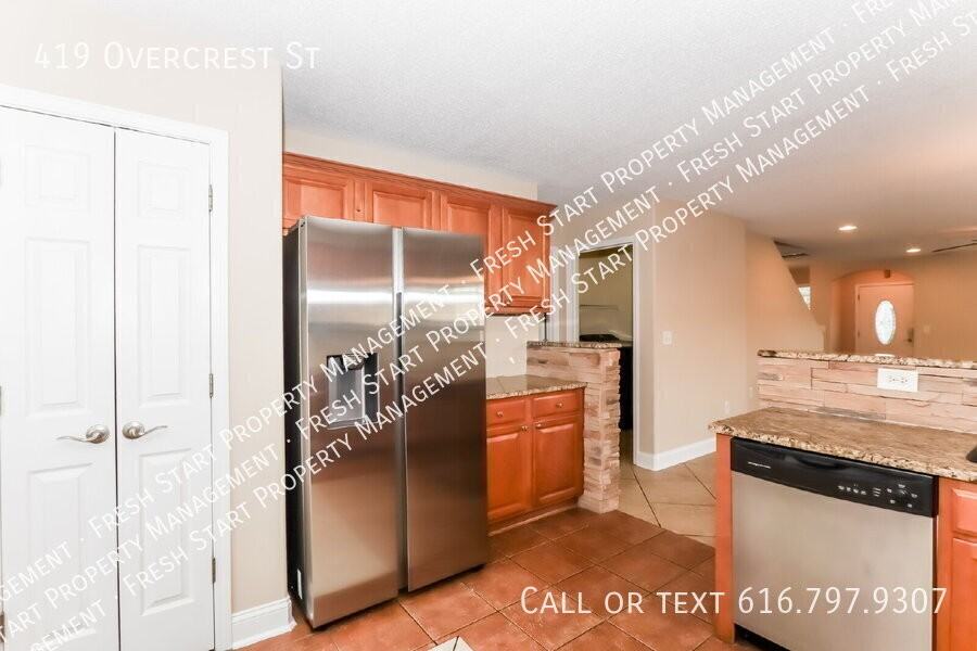 419 Overcrest St - Photo 3 of 16