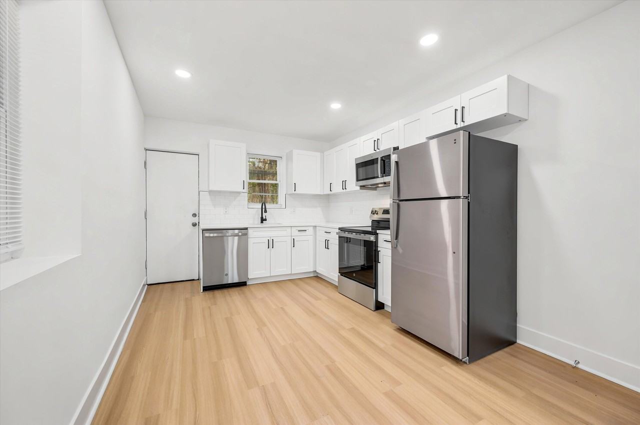 143 N Conestoga St - Photo 2 of 12