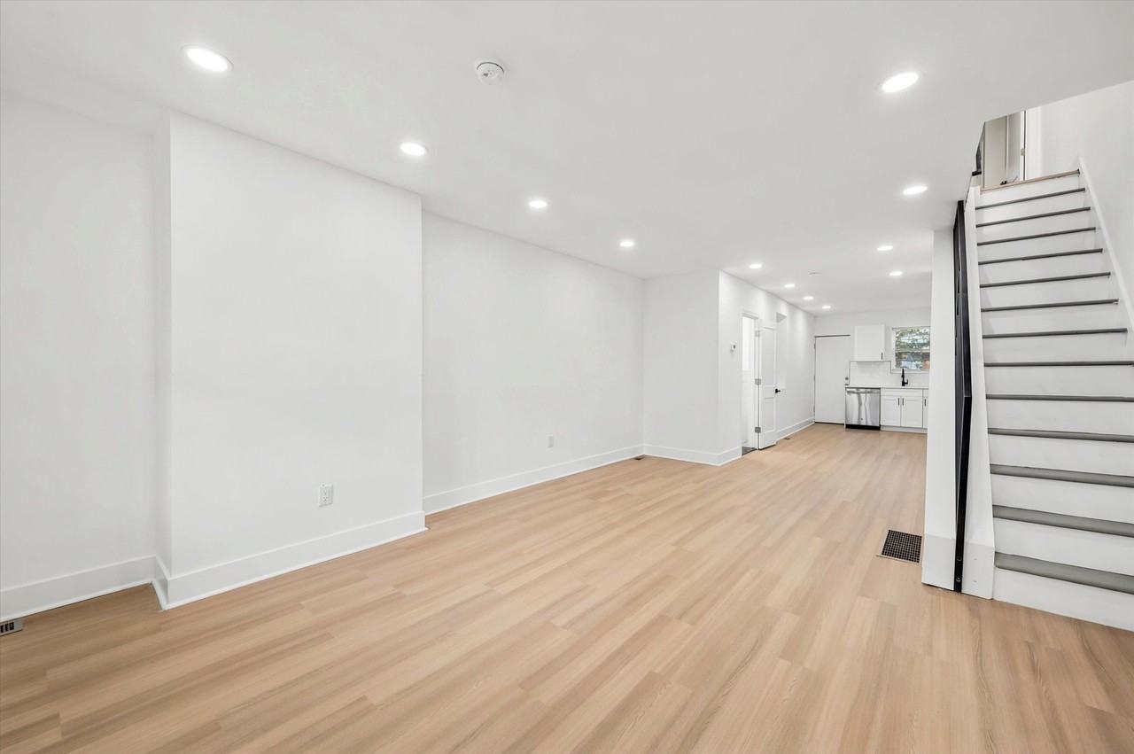 143 N Conestoga St - Photo 4 of 12