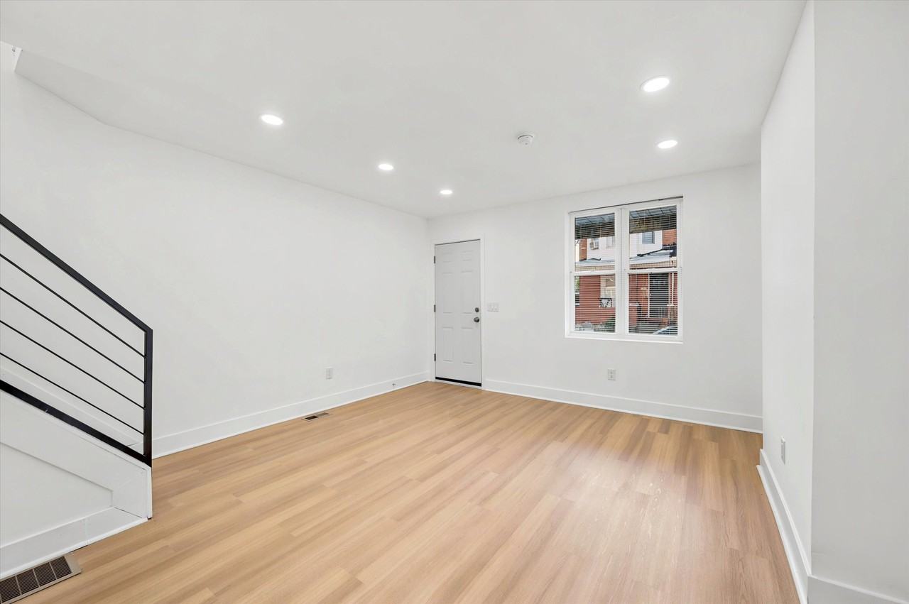 143 N Conestoga St - Photo 5 of 12