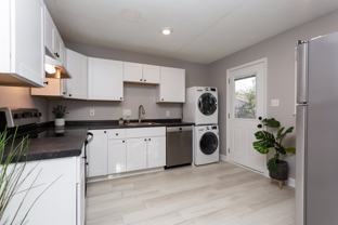 718 Holloway St #B - Photo 1 of 1