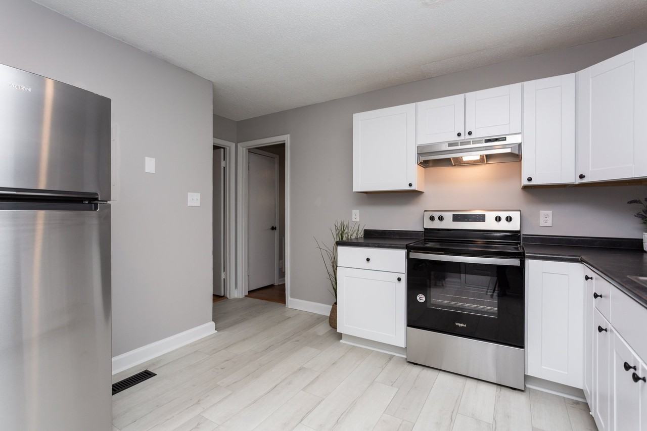 718 Holloway St #B - Photo 3 of 17