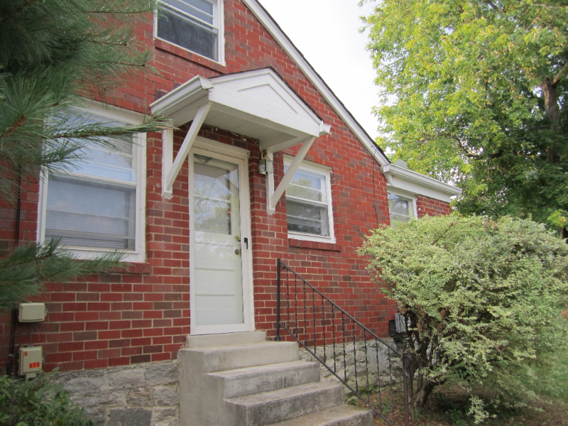 609 Rosebank Ave #B - Photo 3 of 11