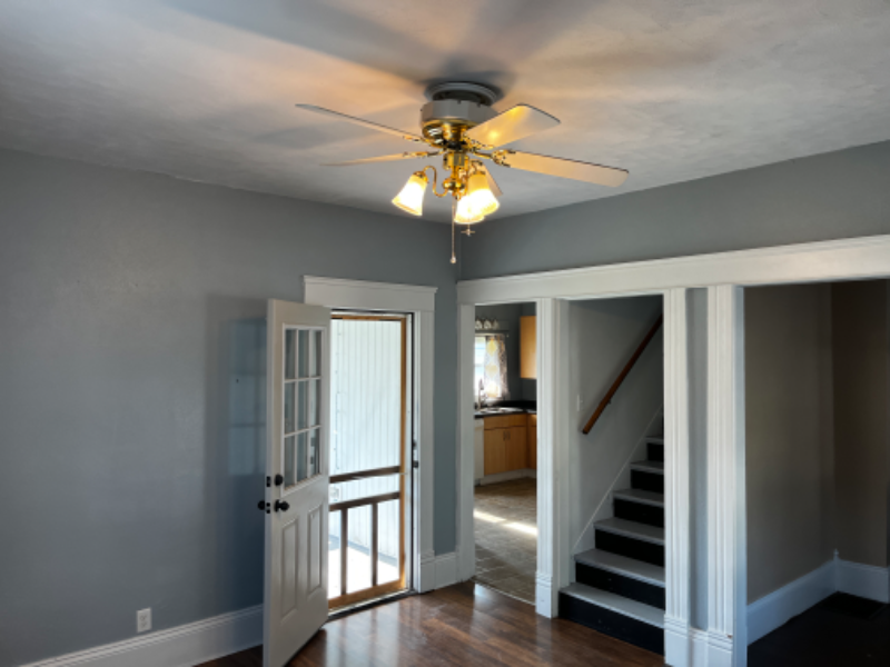 900 Stilwell Ave - Photo 4 of 18