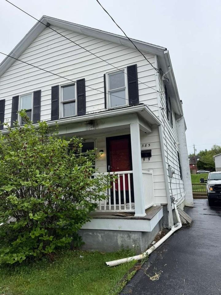 385 Carver St - Photo 2 of 16