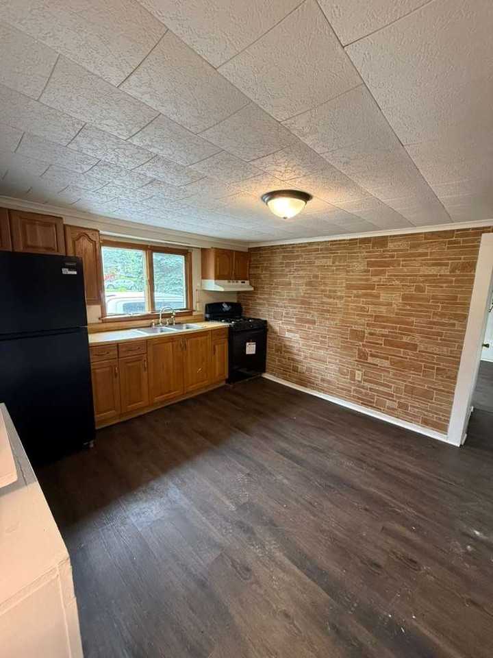 385 Carver St - Photo 6 of 16