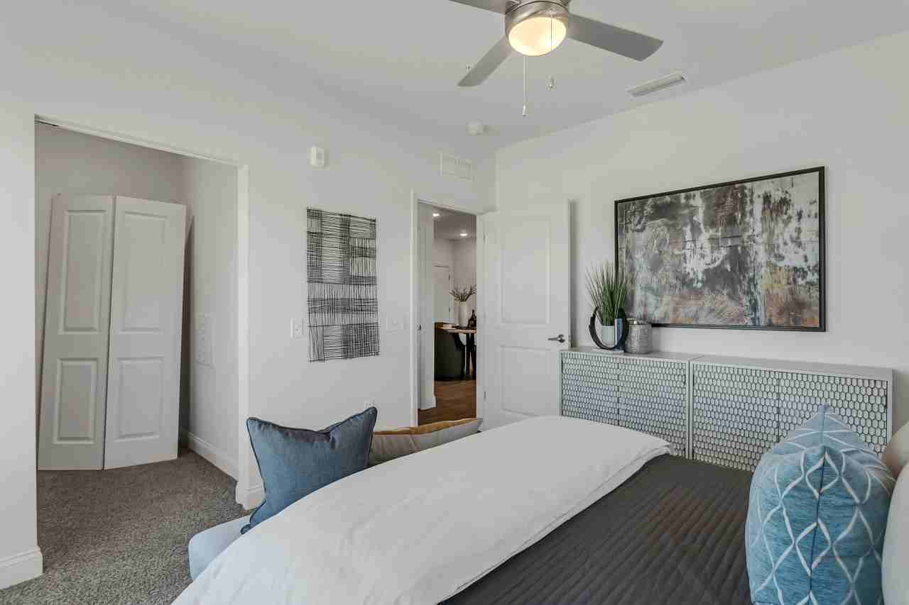 Grand  Oak Apartments - Photo 3 of 15