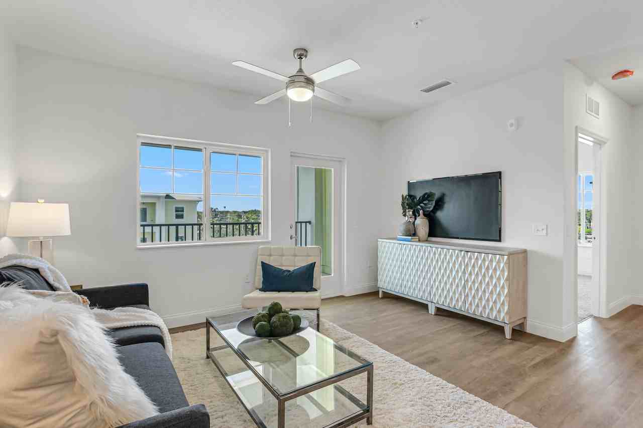 Grand  Oak Apartments - Photo 5 of 15