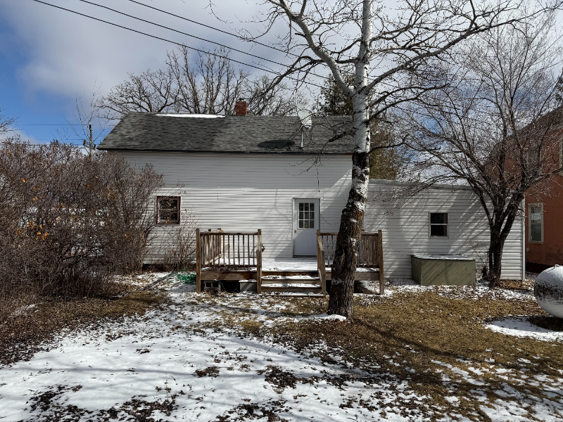 805 Main St S - Photo 2 of 10