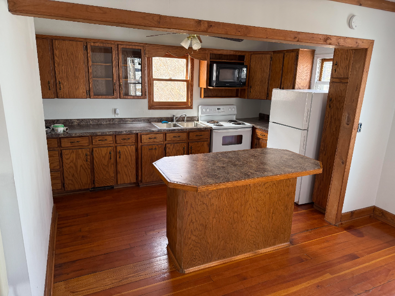 805 Main St S - Photo 3 of 10