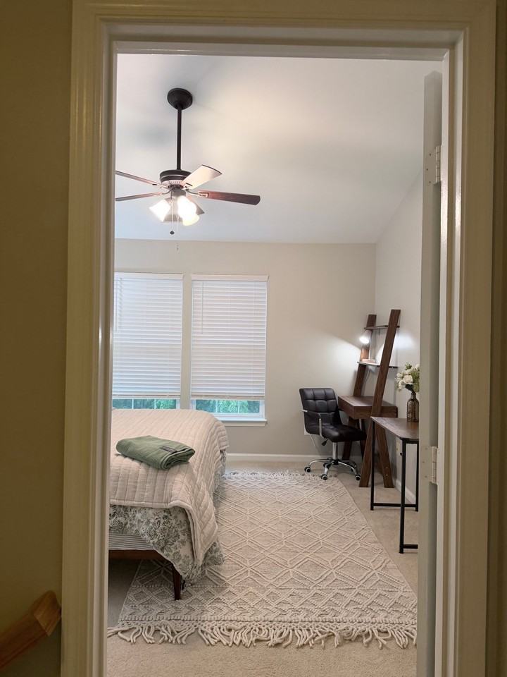 9061 Falcon Glen Ct - Photo 2 of 11