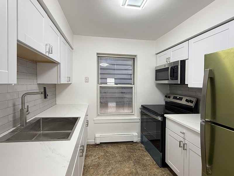 19 Van Rensselear Street - Photo 3 of 24