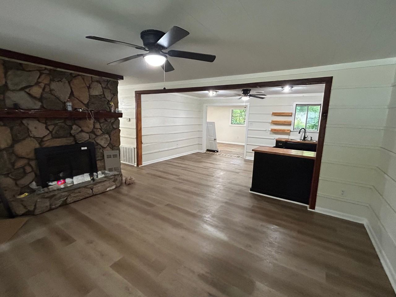 1423 Woody Dr