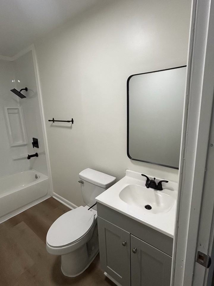 1423 Woody Dr - Photo 4 of 19
