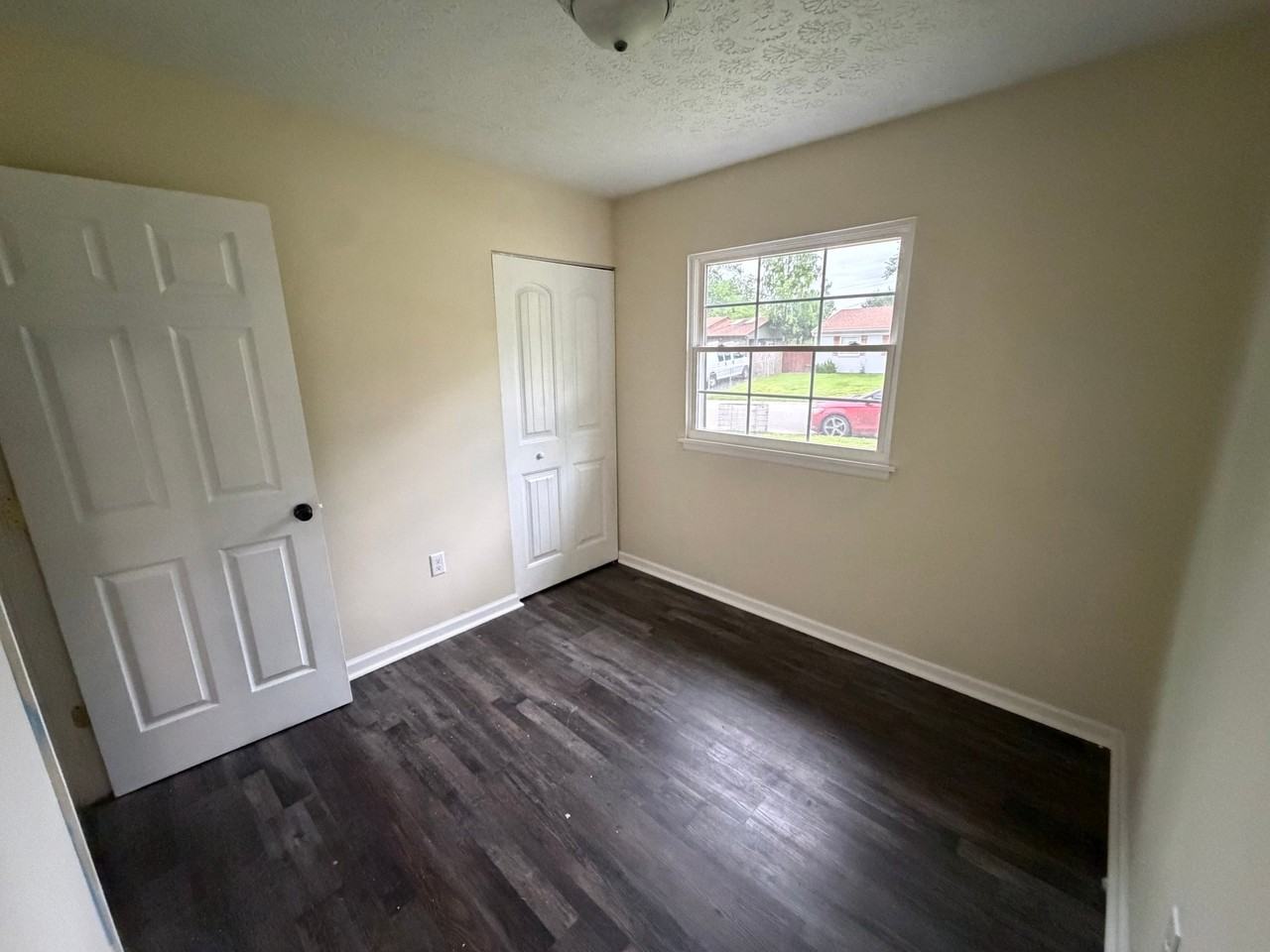 725 Goyne Dr - Photo 2 of 15