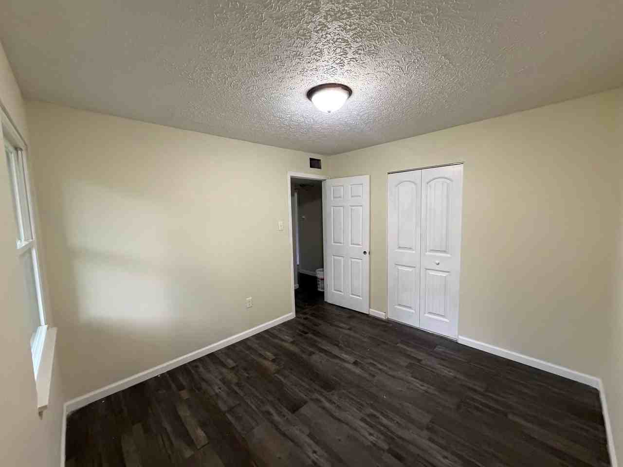 725 Goyne Dr - Photo 3 of 15