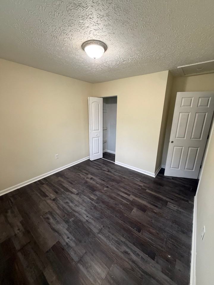 725 Goyne Dr - Photo 4 of 15