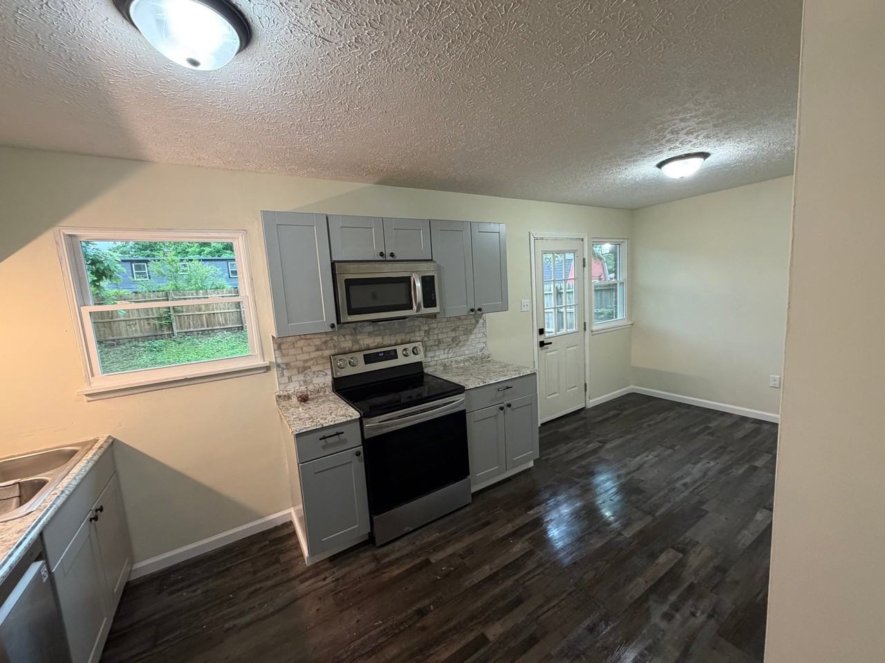 725 Goyne Dr - Photo 5 of 15