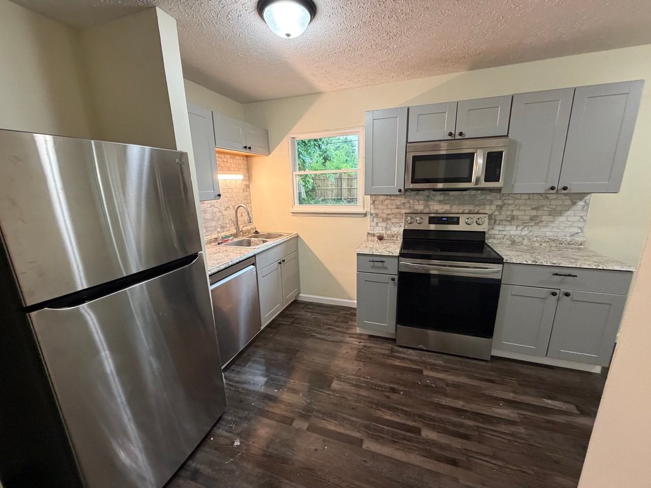 725 Goyne Dr - Photo 6 of 15