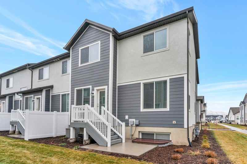 1613 Nw - Photo 2 of 28