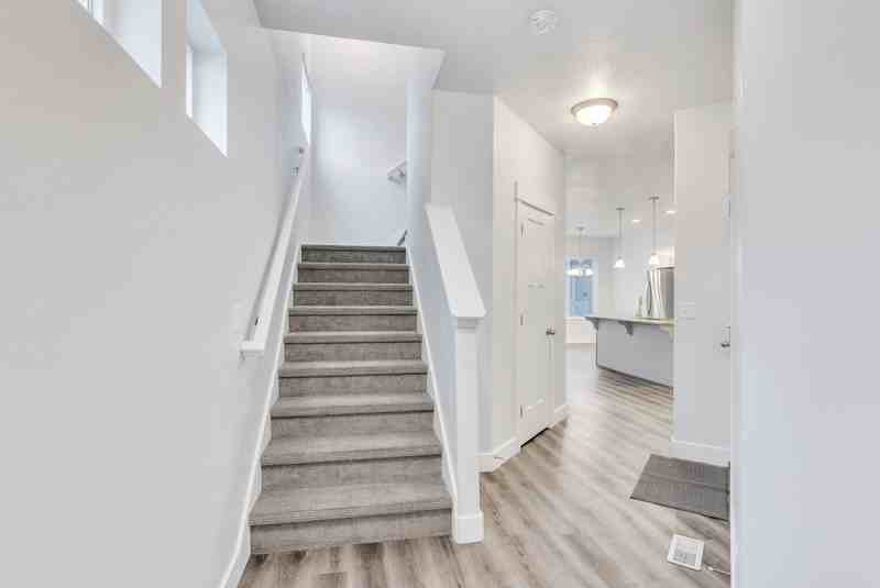 1613 Nw - Photo 3 of 28
