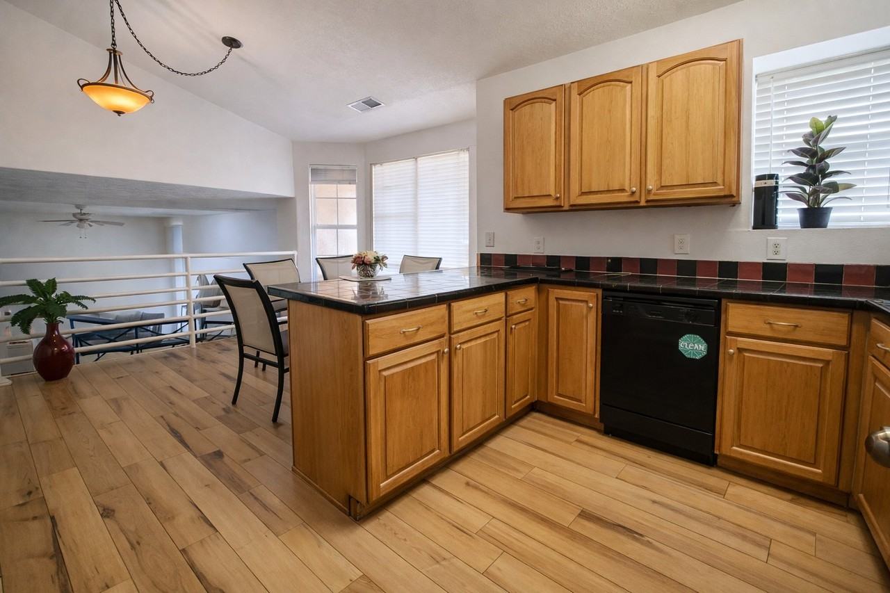 991 Nw - Photo 3 of 16