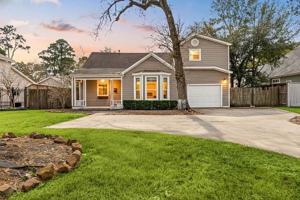 featured image of 827 W 43rd St