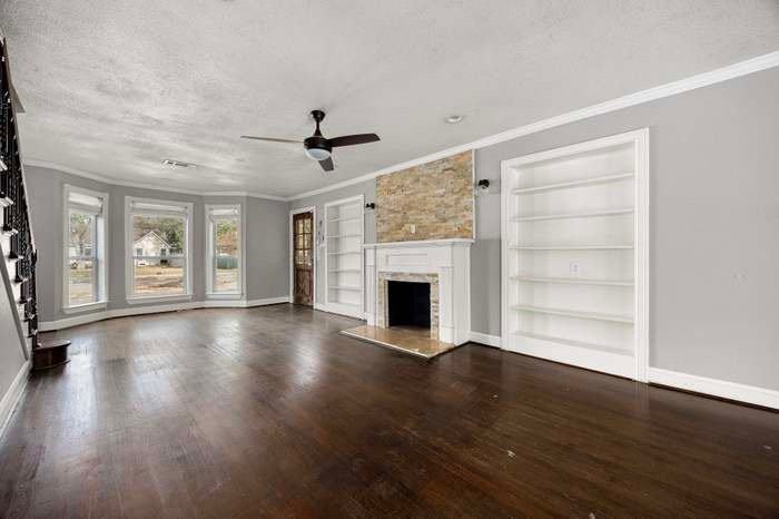 827 W 43rd St - Photo 5 of 15
