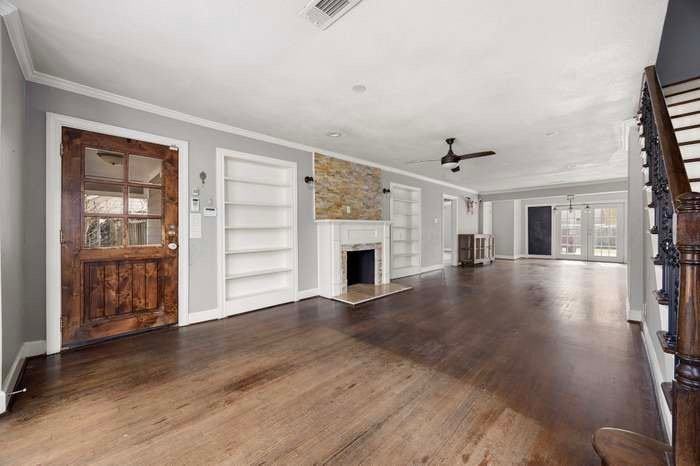 827 W 43rd St - Photo 6 of 15