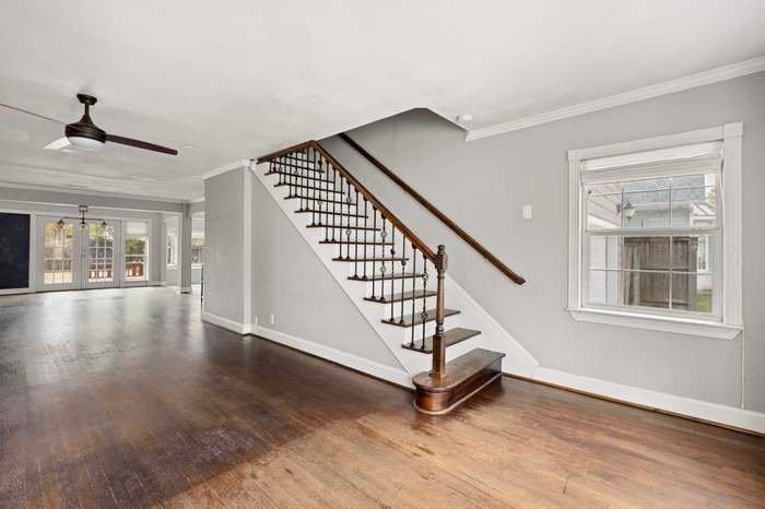 827 W 43rd St - Photo 7 of 15