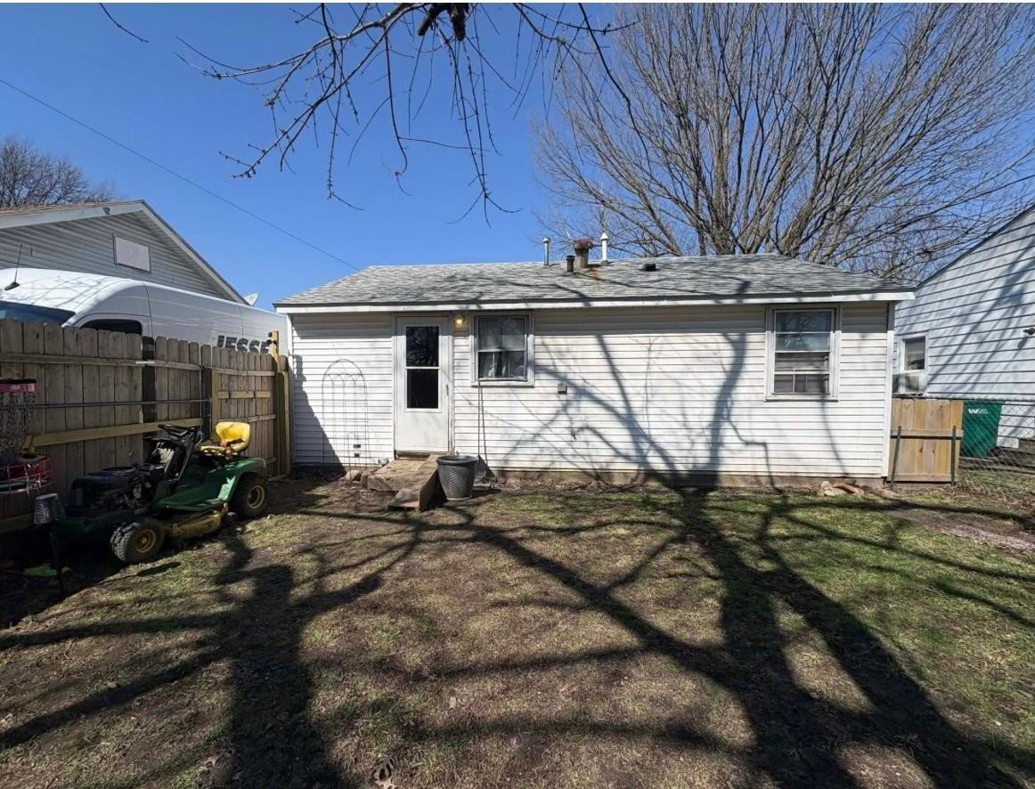 1035 Elmhurst Ave - Photo 2 of 11