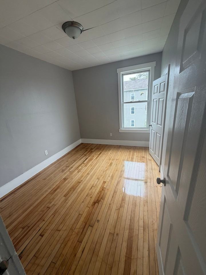 78 Waverly St #3R - Photo 2 of 7