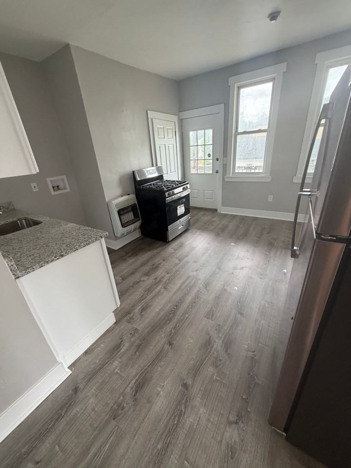 78 Waverly St #3R - Photo 5 of 7