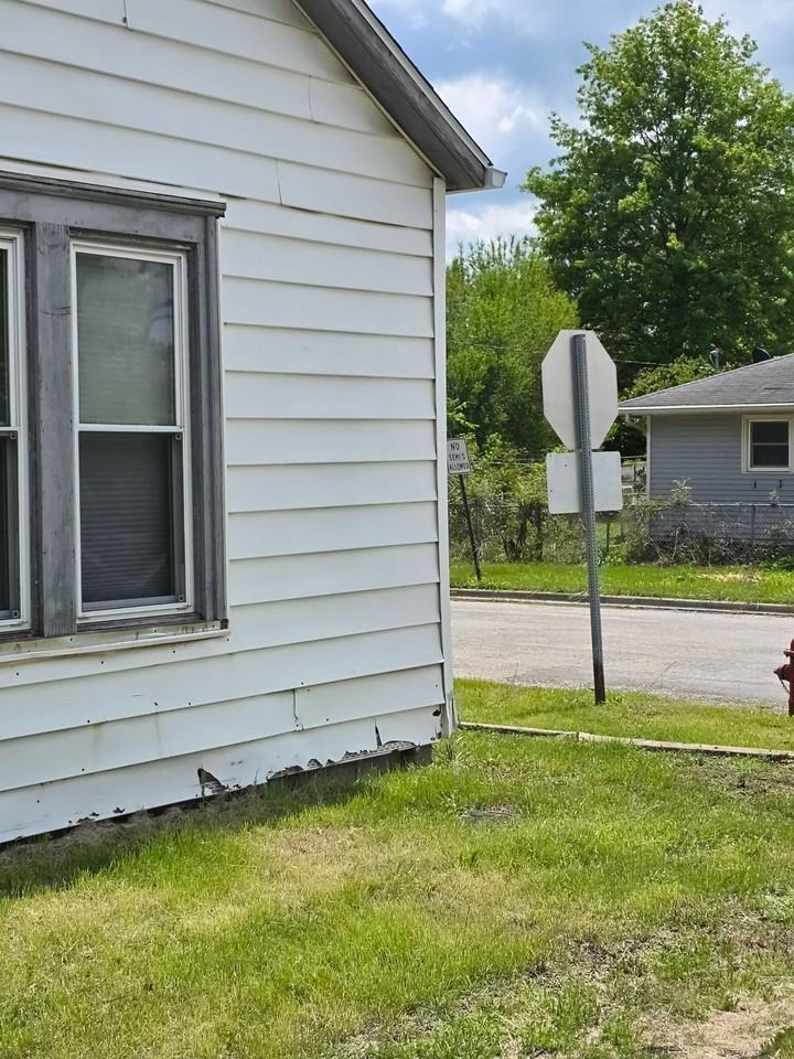 10 Cedar St - Photo 3 of 20