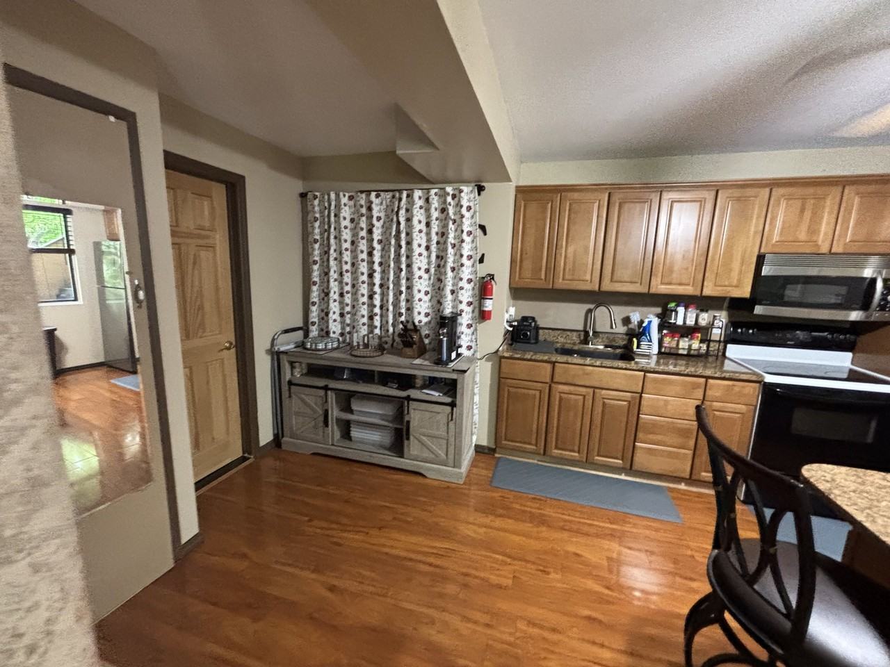 72 Woodbine Dr - Photo 2 of 15