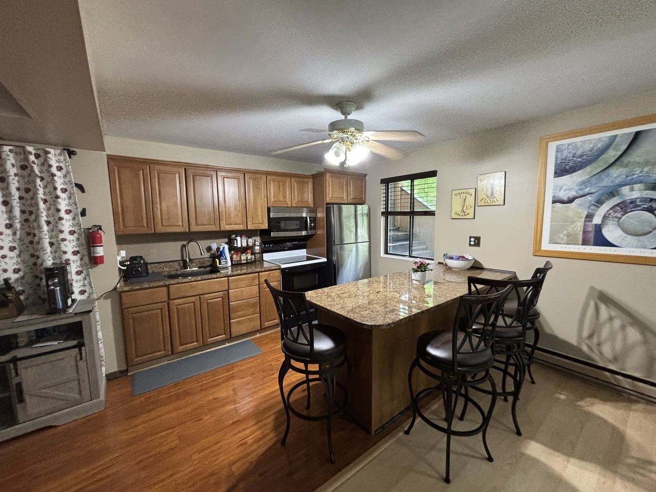 72 Woodbine Dr - Photo 3 of 15