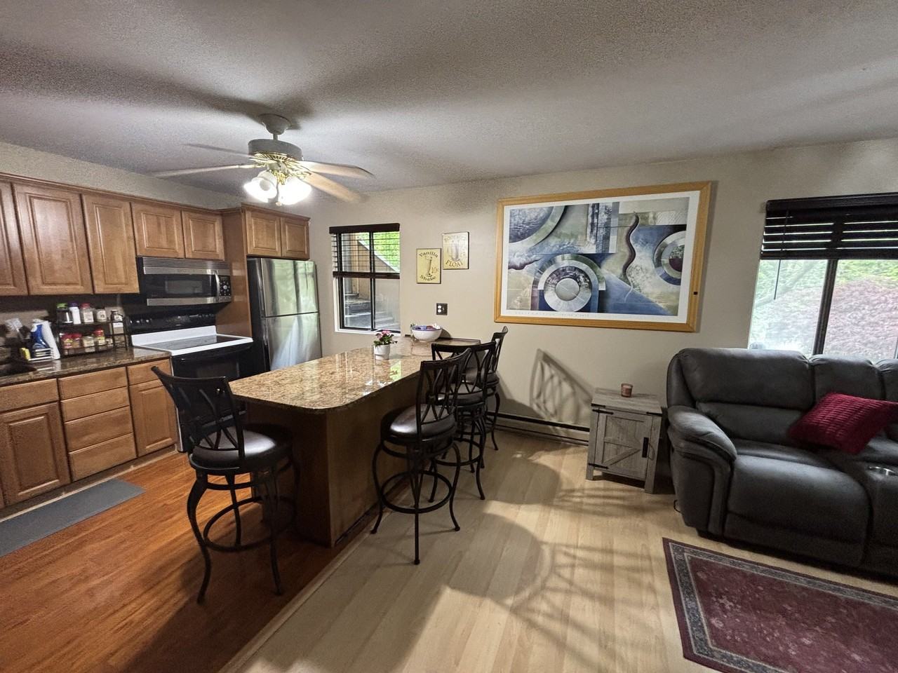 72 Woodbine Dr - Photo 4 of 15