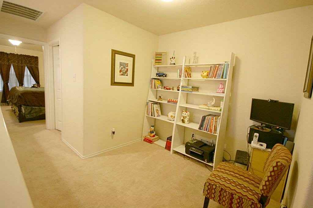 24530 Folkstone Cir - Photo 3 of 5