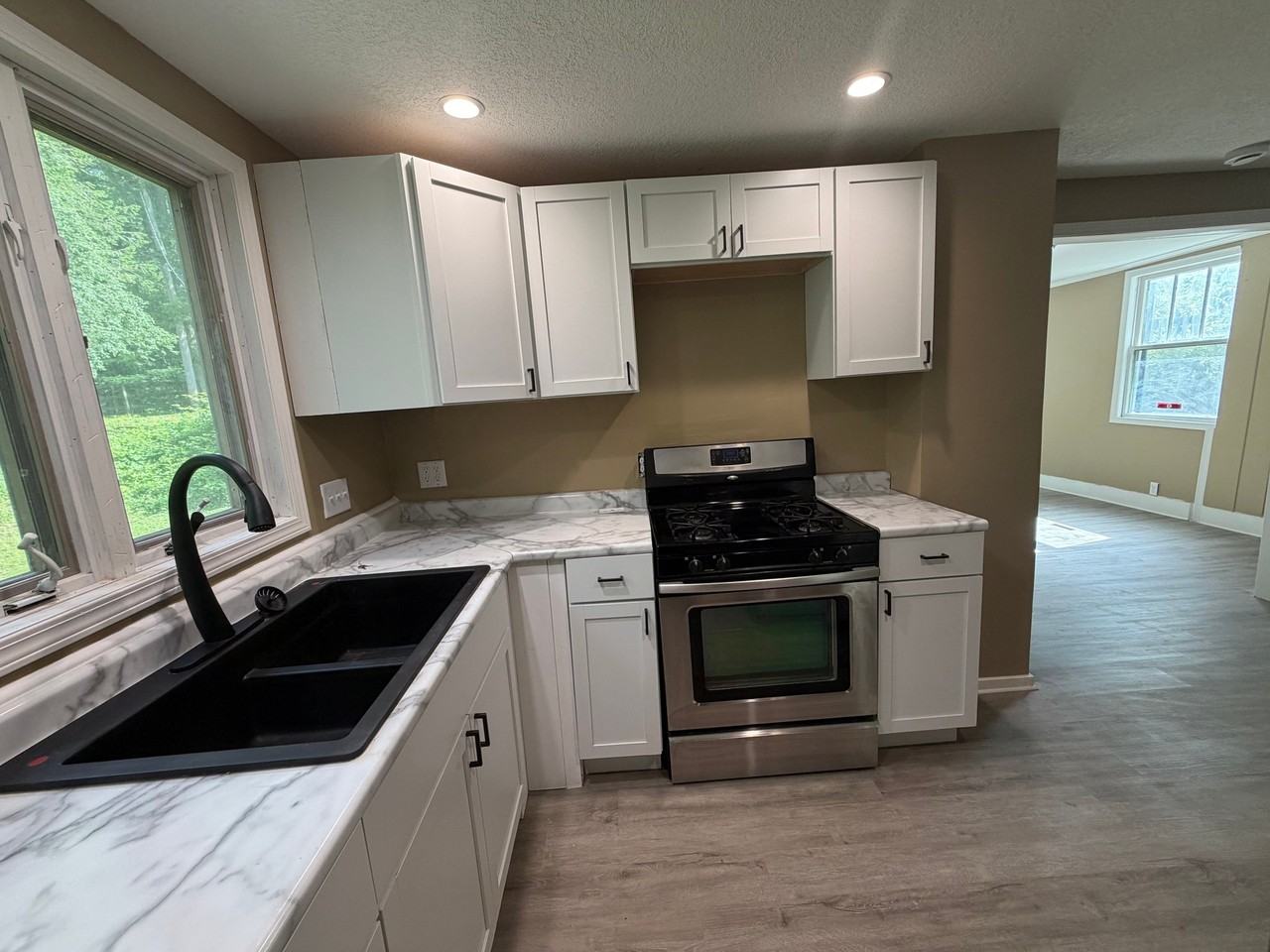 1435 47th Ave - Photo 2 of 4