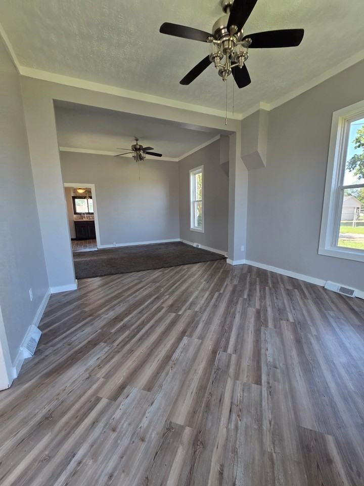 612 1st Ave W - Photo 6 of 10