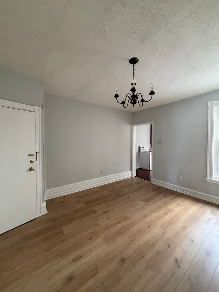 905 1/2 W Allen St #1stFL - Photo 2 of 10
