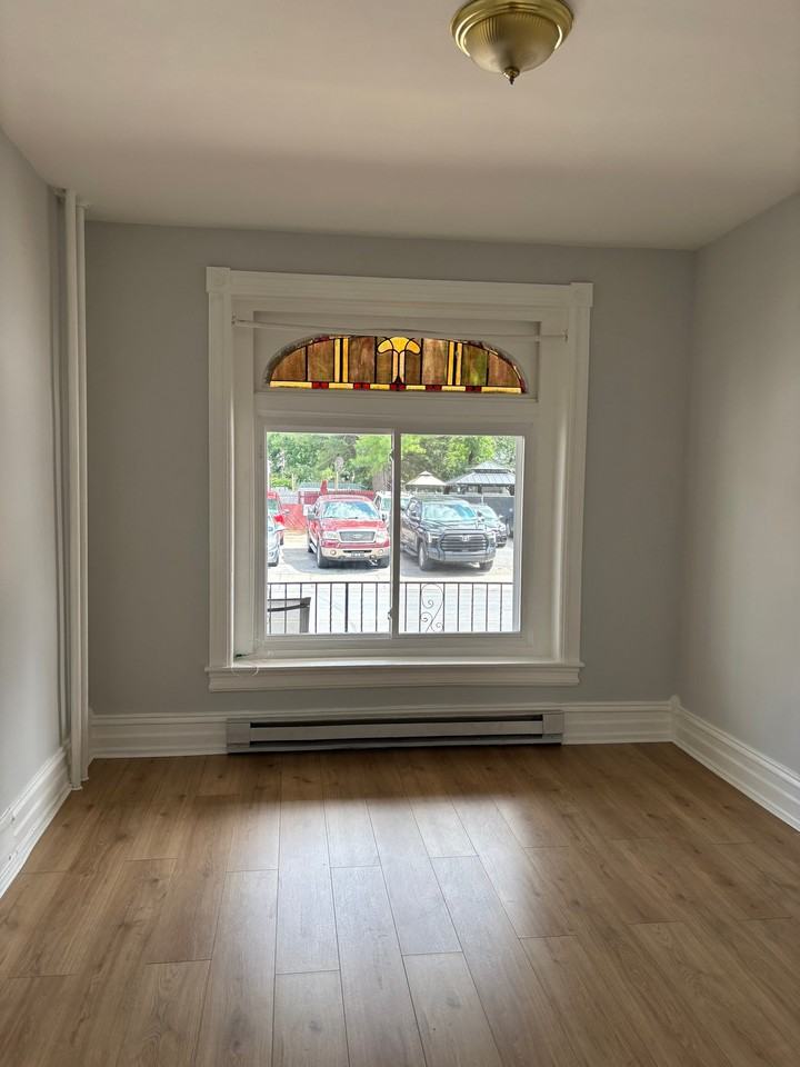 905 1/2 W Allen St #1stFL - Photo 4 of 10