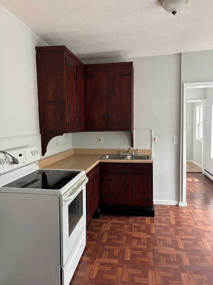 905 1/2 W Allen St #1stFL - Photo 5 of 10