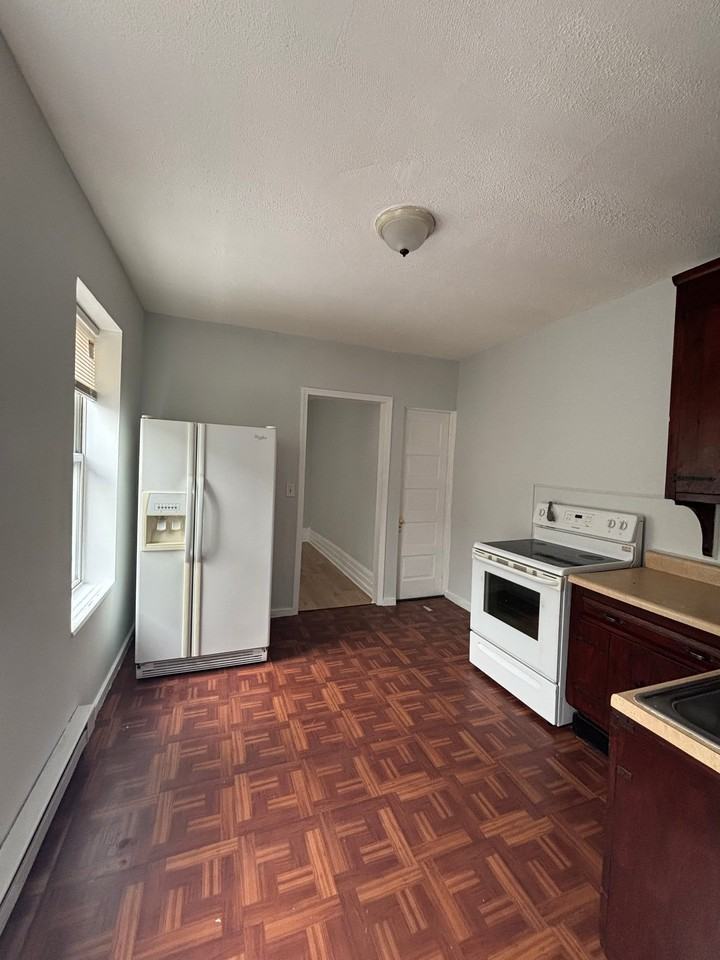 905 1/2 W Allen St #1stFL - Photo 6 of 10